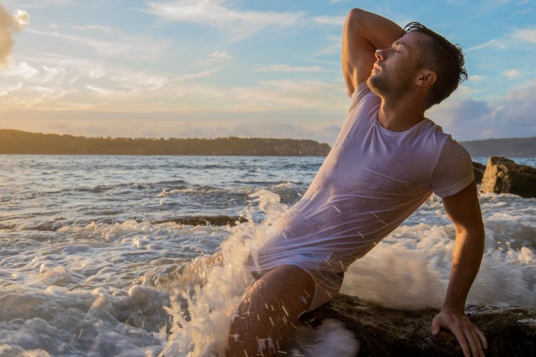 Мужчина в воде