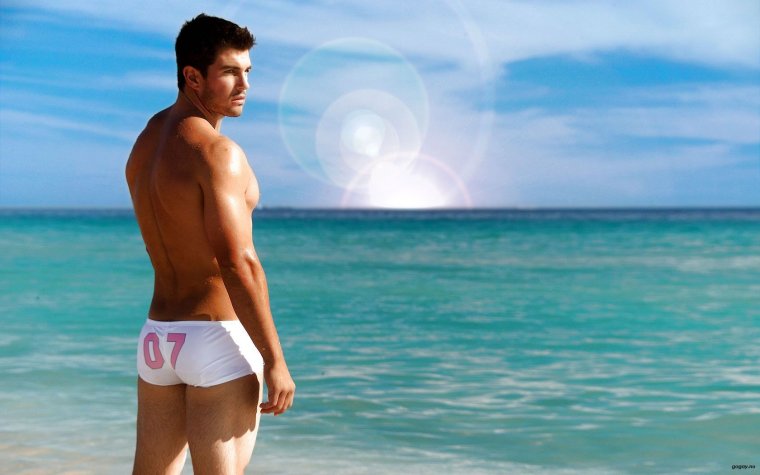 Мужчина на пляже