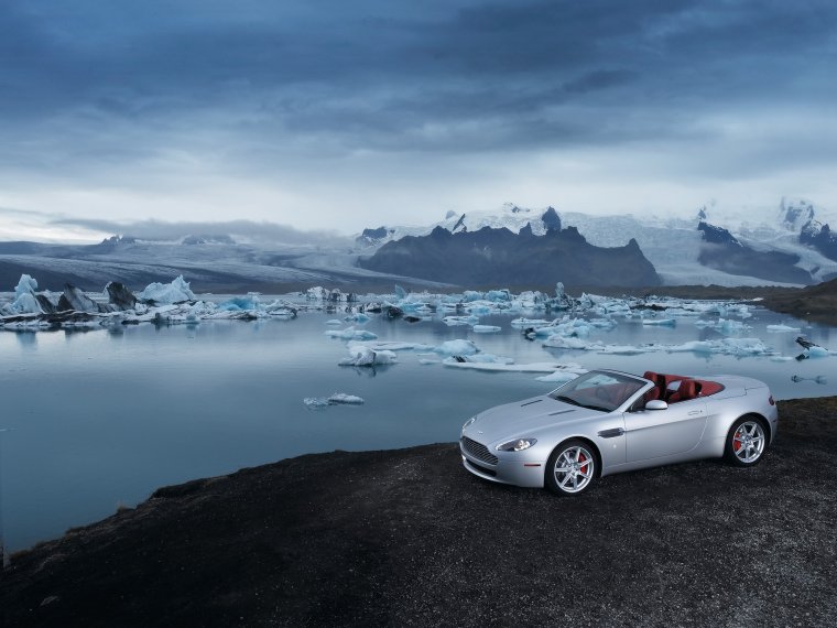 Пейзаж с машиной