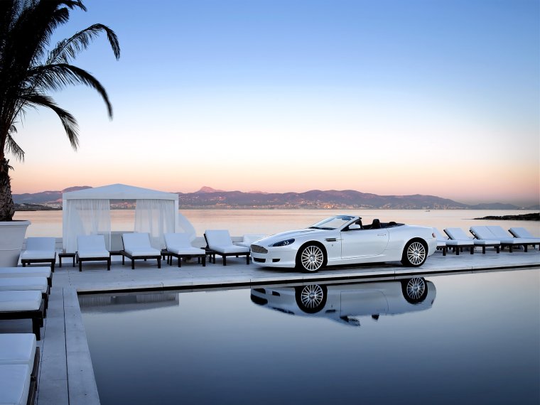 Дом у моря и автомобиль