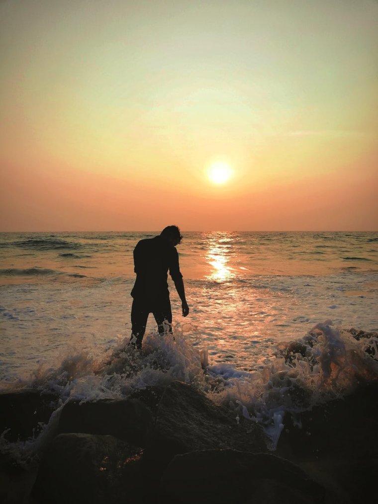 Мужчина на закате