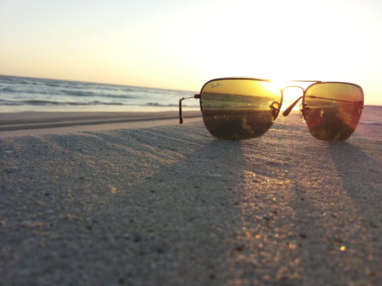 Отражение в очках пляж