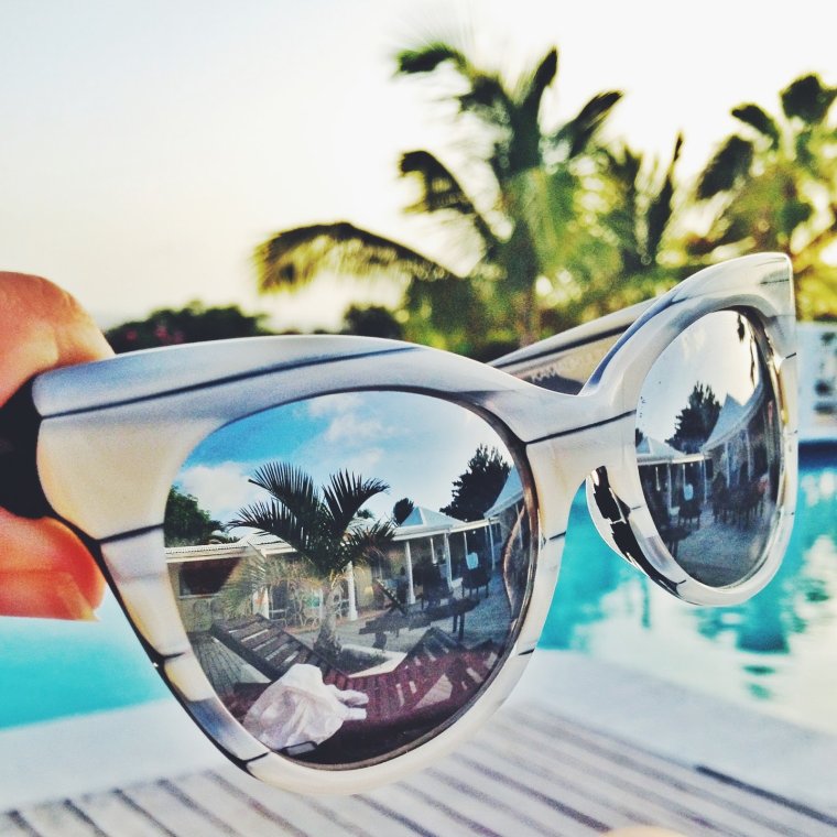 Солнечные очки море