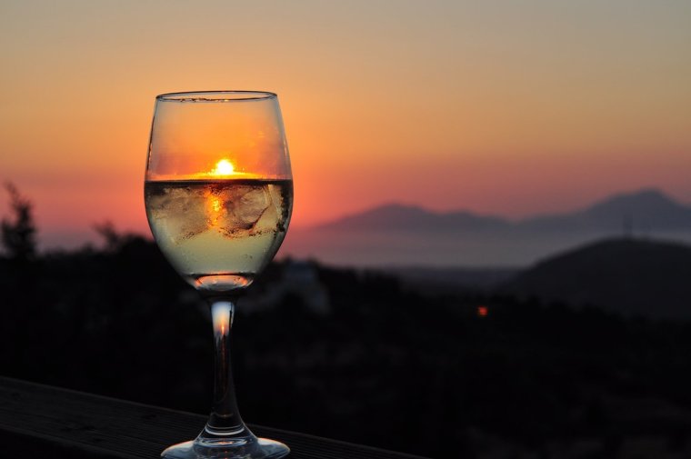 Море солнце вино