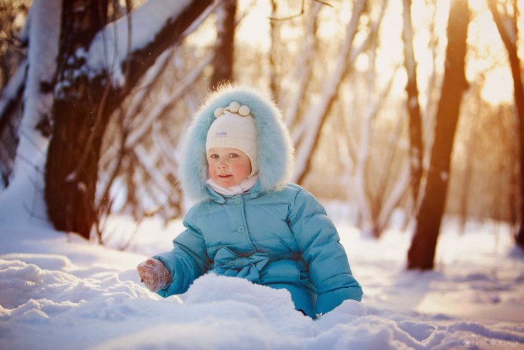 Зимняя прогулочная фотосессия с ребенком
