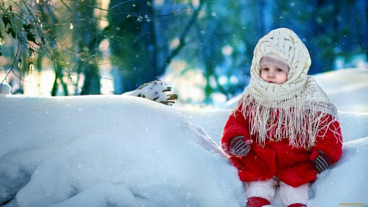 Малыш в снегу