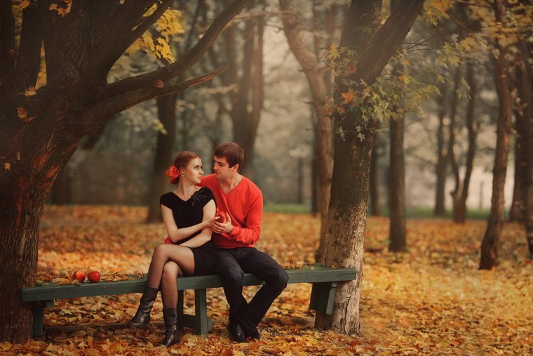 Фотосессия лав стори в парке осенью