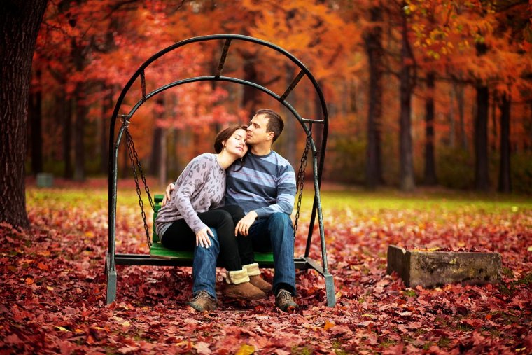 Счастливые люди осенью