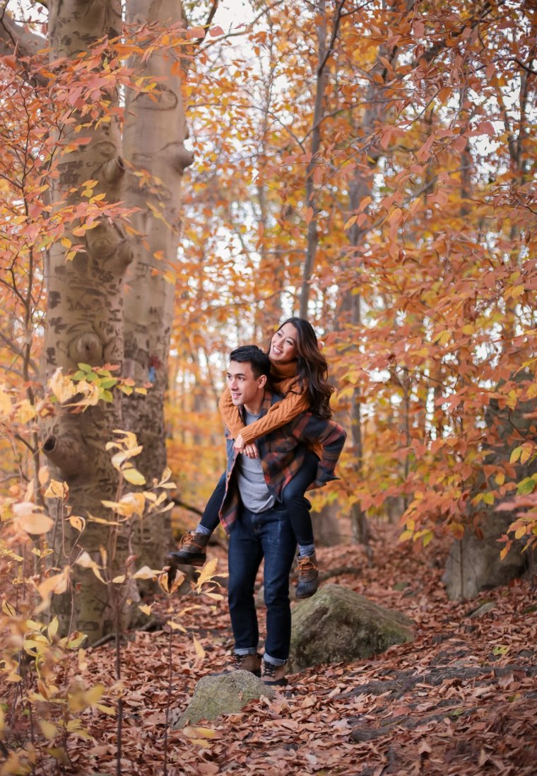 Лав стори осенью на природе