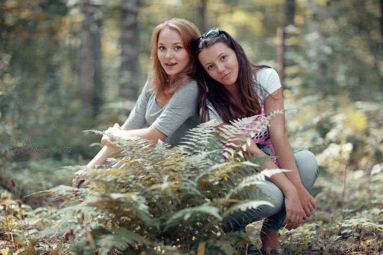 Красивая девочка на природе