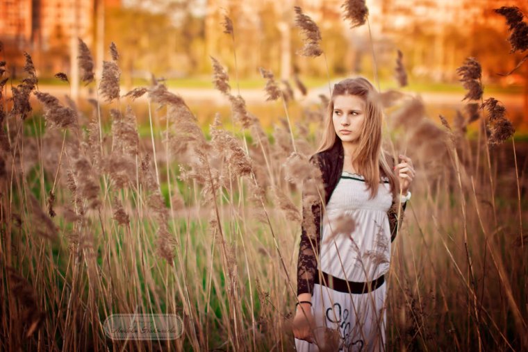 Девушки летом на улице