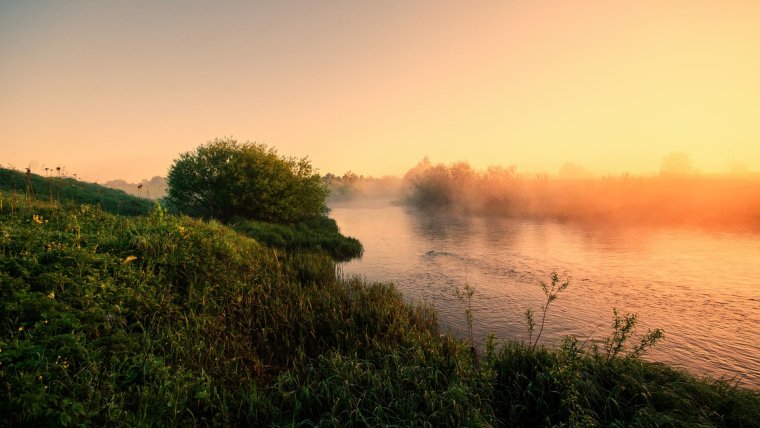 Рассвет на реке