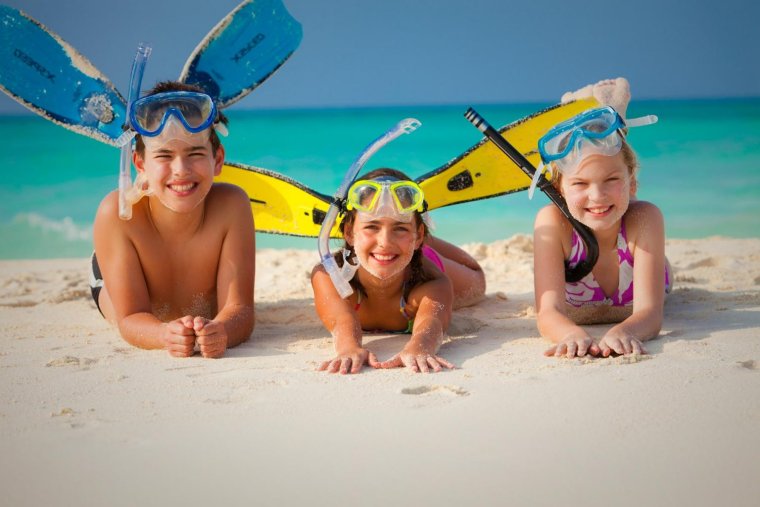 Счастливый ребенок и вода