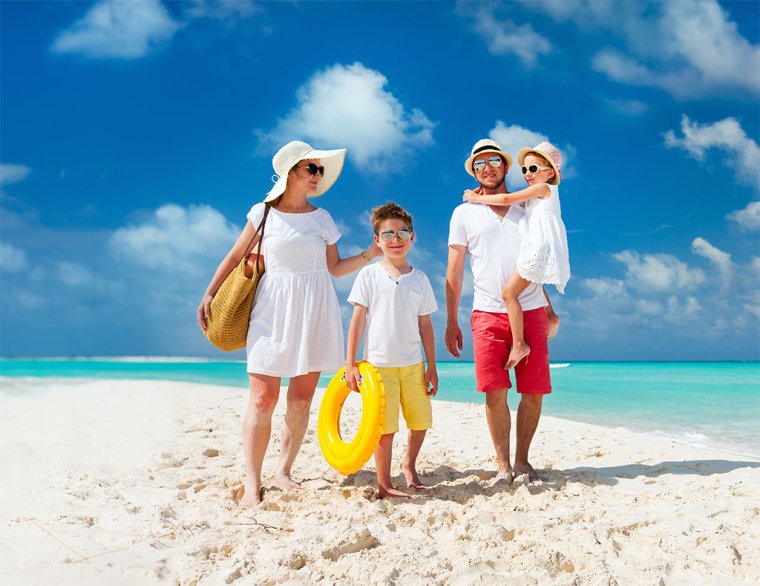 Дети на берегу моря