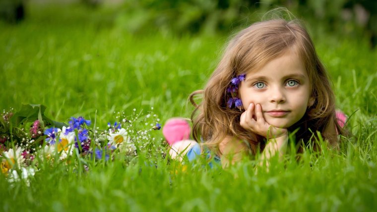 Девочка на природе