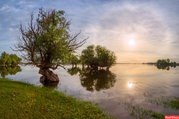 Река Волга в Астрахани