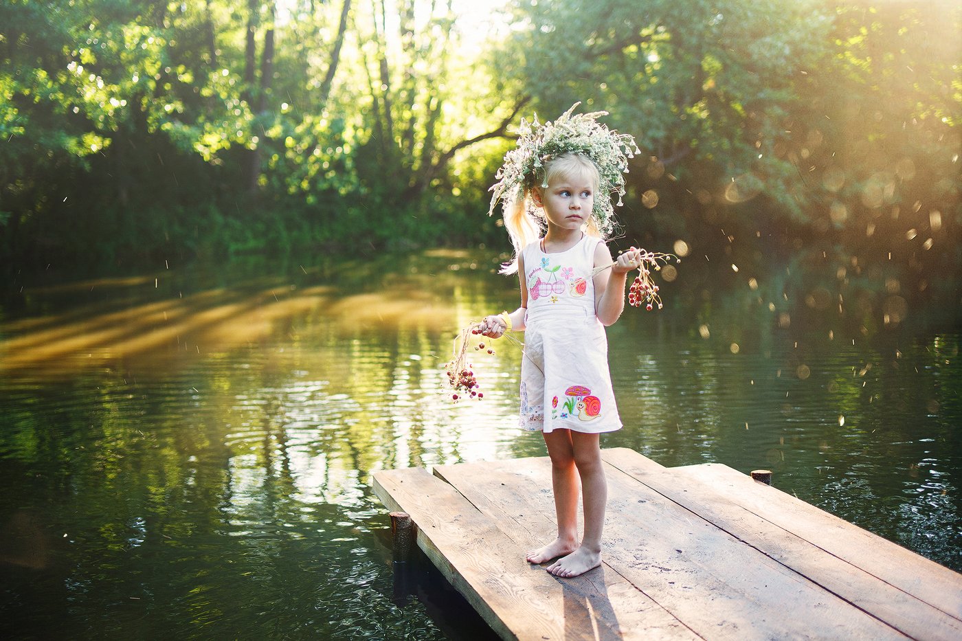 14 лет купаемся. Река для детей. Девочка у реки. Фотосессия на озере. Дети на озере.