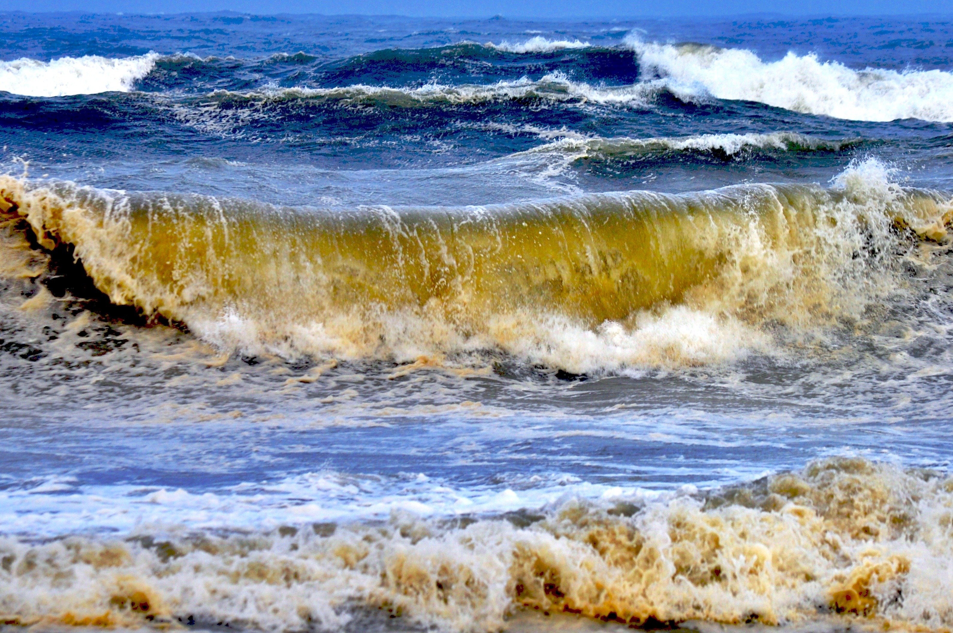 Море волны океан. Океанический Прибой. Волны прибоя в море. Ситжес волны морской Прибой.