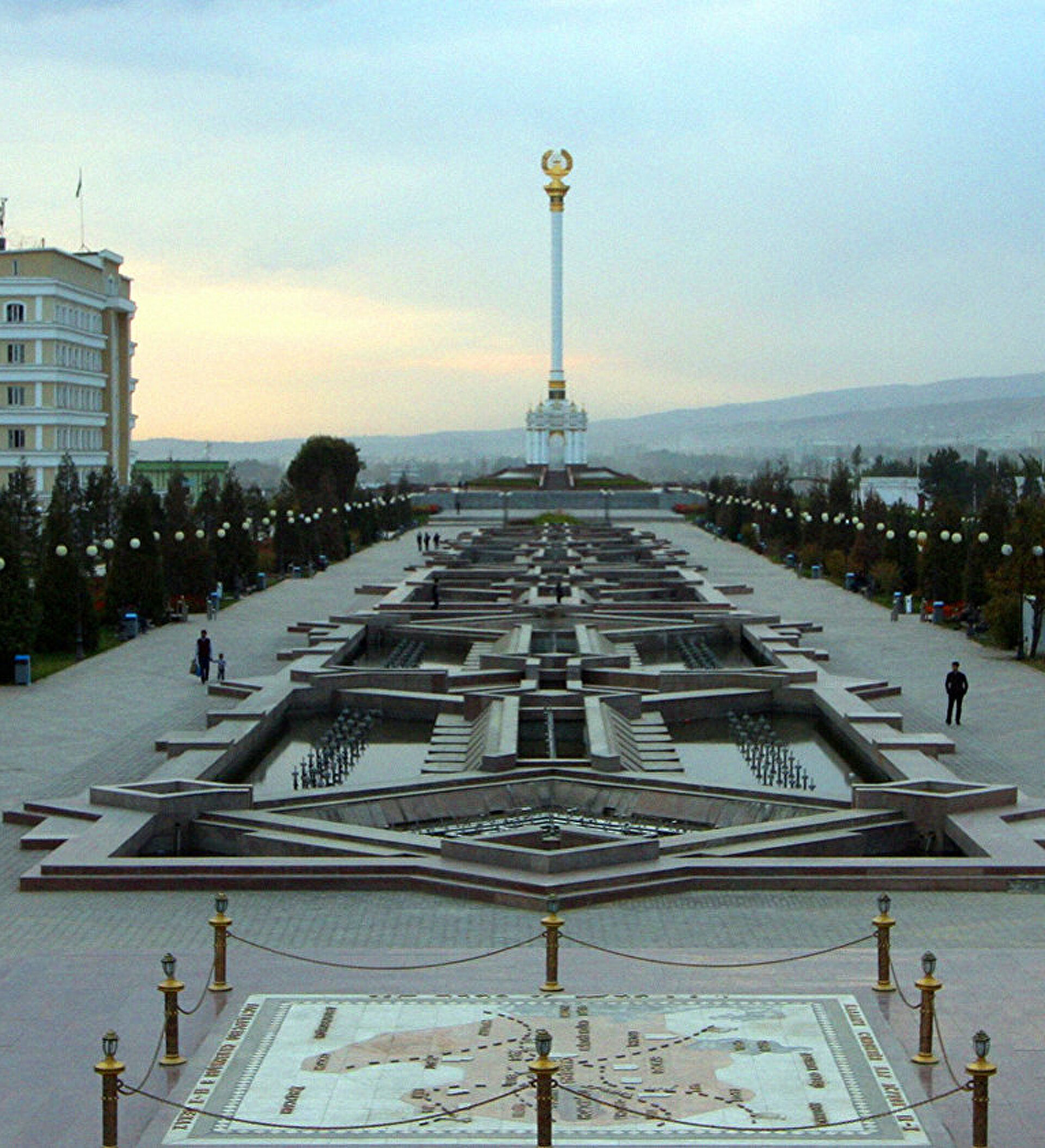 Прогноз город душанбе. Столица Душанбе столица Таджикистана. Новый парк столица Душанбе. Душанбе центр города. Таджикистан парк независимости.