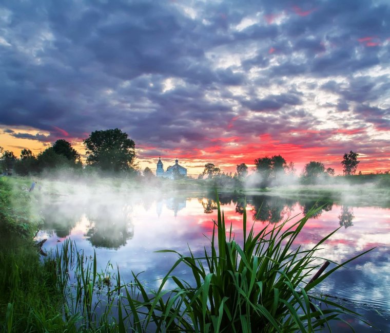 Рассвет над рекой