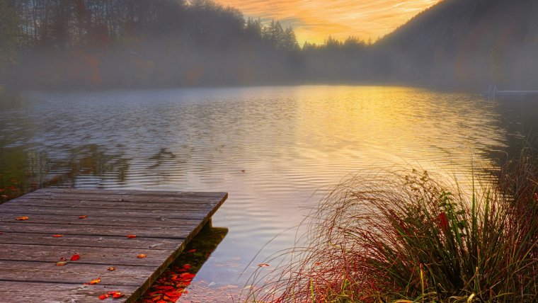 Рассвет на озере