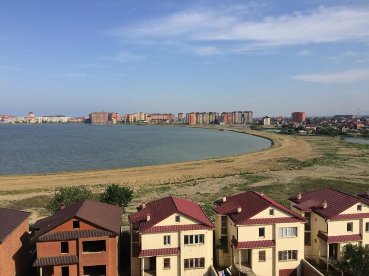 Глубина озера АК гель в Махачкале