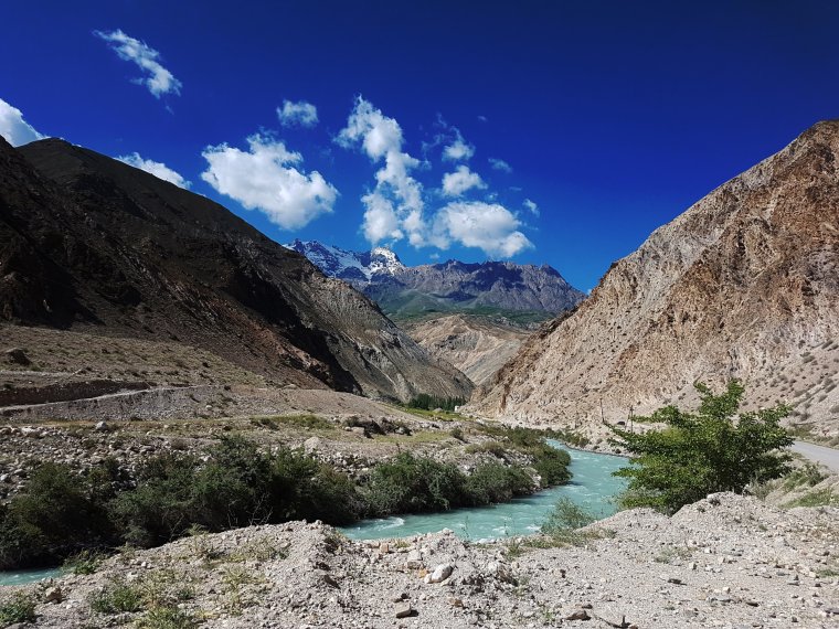 Горное озеро Искандеркуль