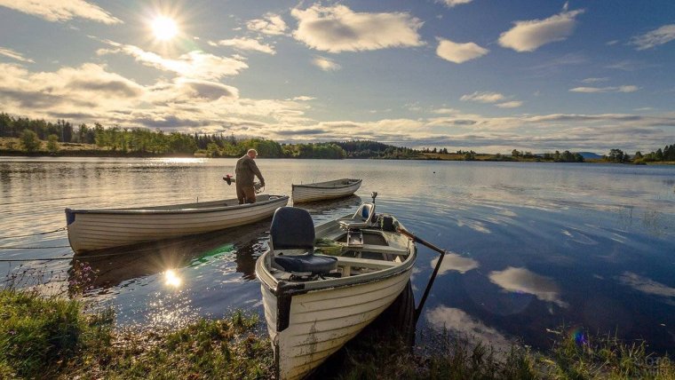 Лодка на реке
