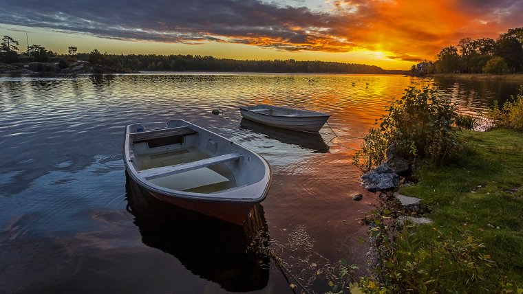 Пейзаж с лодкой