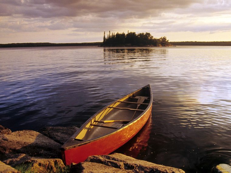 Лодка на озере