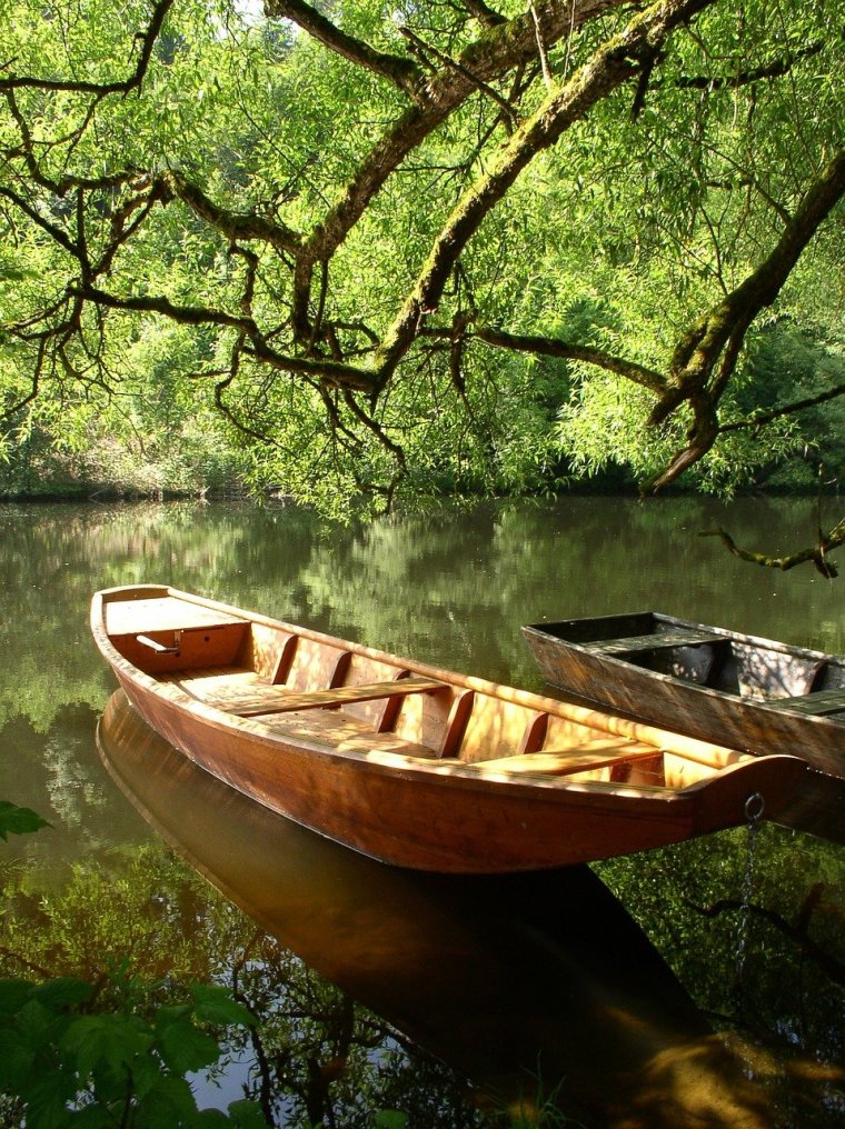 Лодка на реке