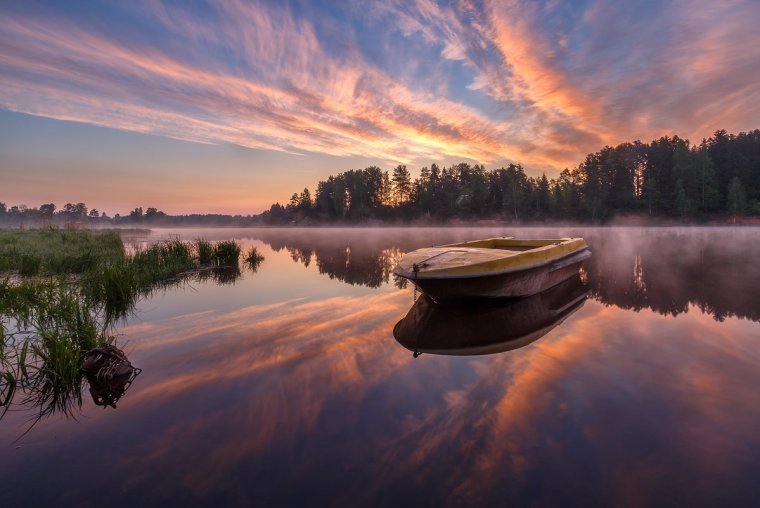 Лодка на реке