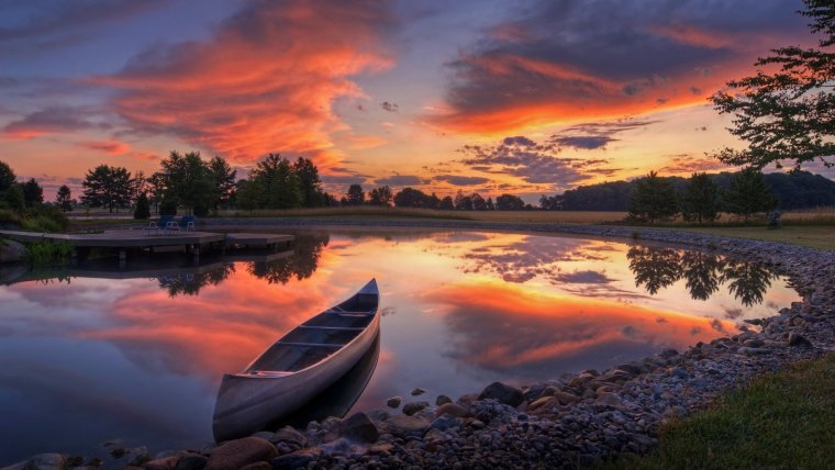 Закат на берегу реки