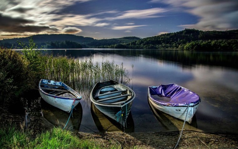 Лодка на озере