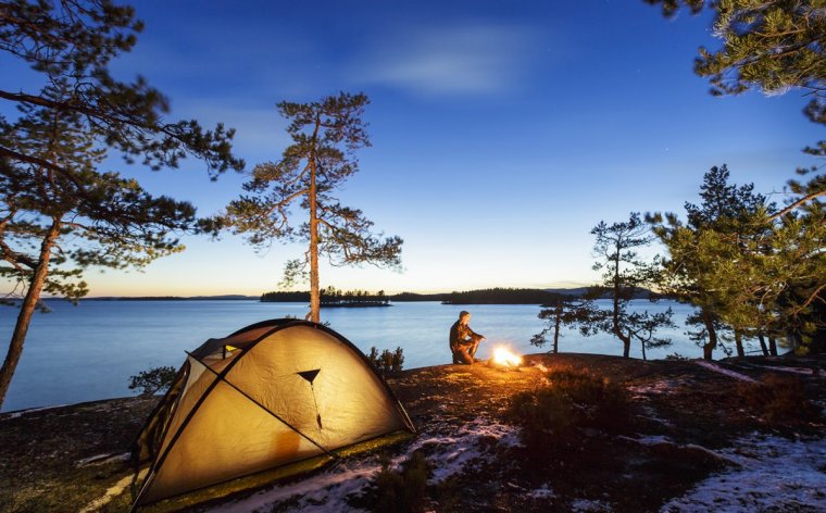 Палатка у реки