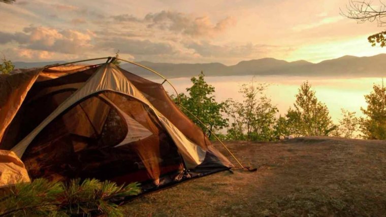 Палатка на закате