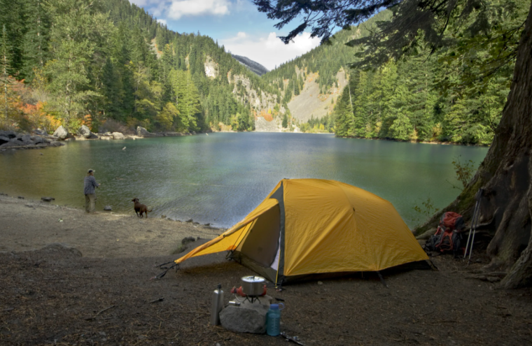 Кемпинг на берегу реки