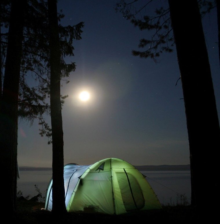 Палатка у речки