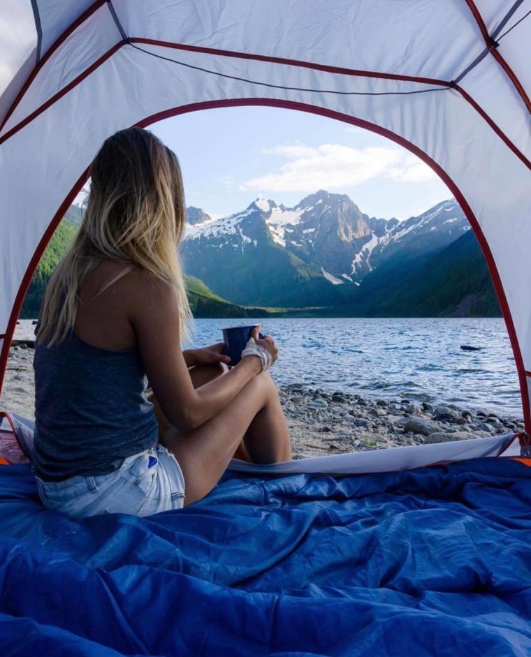 Палатка в красивом месте