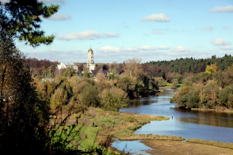 Река Пахра в Дубровицах