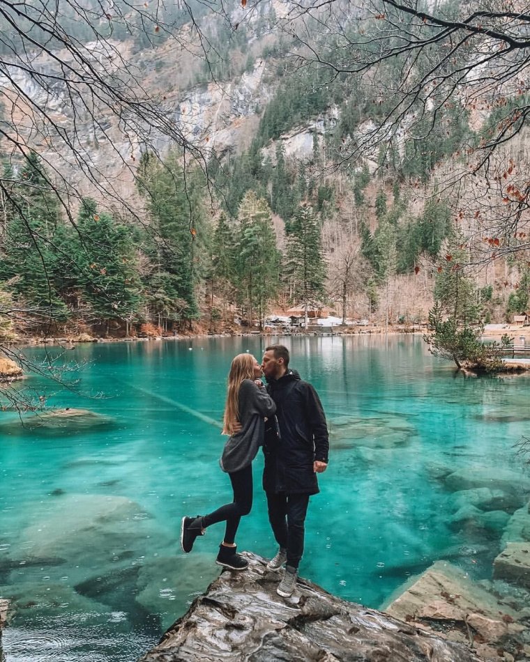 Блаузее голубое озеро Швейцария