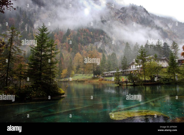 Озеро Блаузее Швейцария зимой