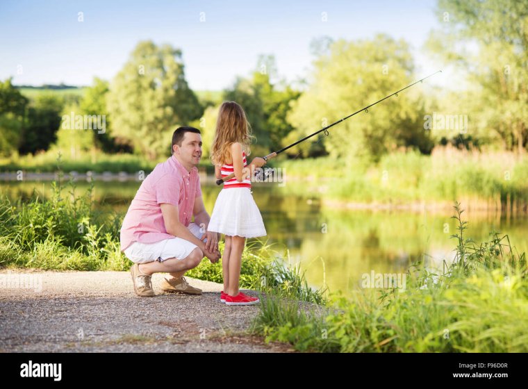 Маленькая девочка озеро лето
