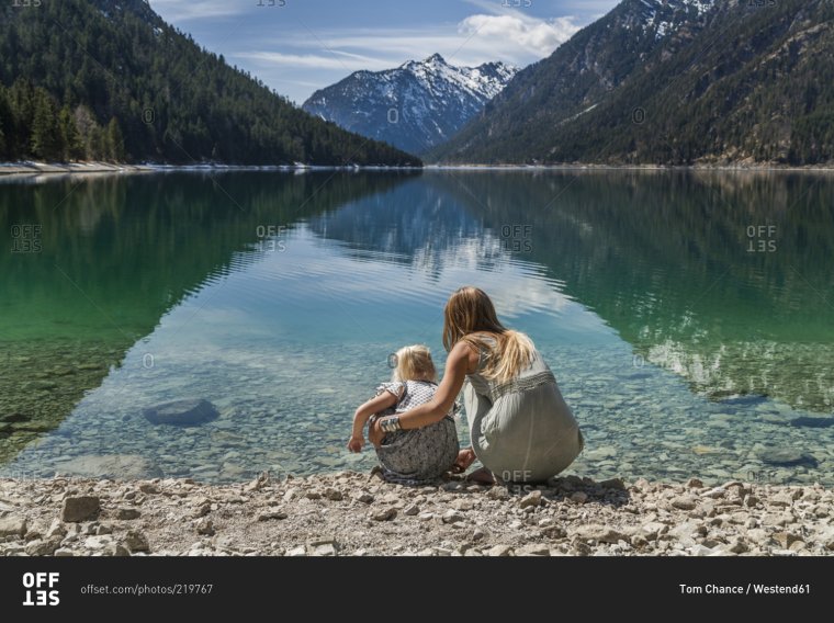 Девушки на речке