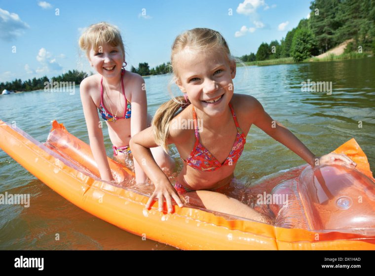 Девочка с папой на рыбалке