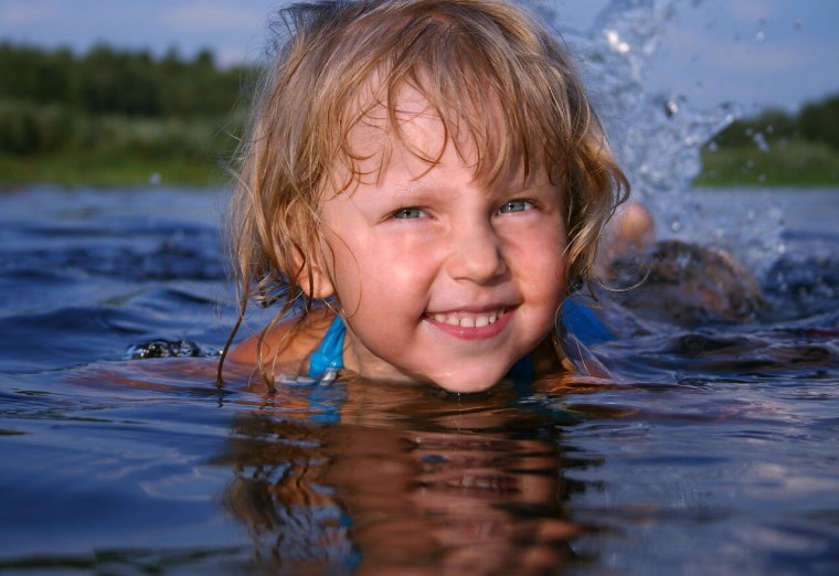 Девочки на озере