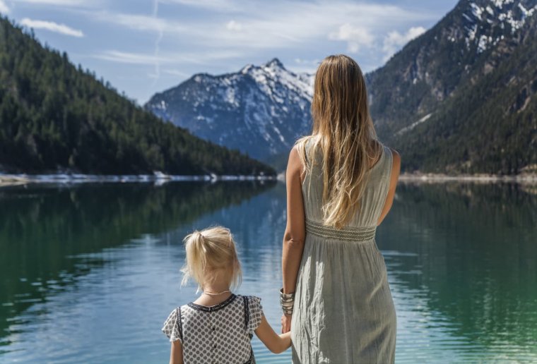 Дочка на озере