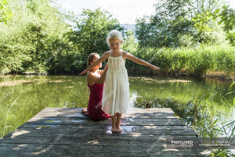 Дети Дочки на озере