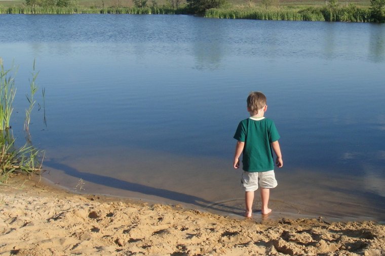 Дети на озере