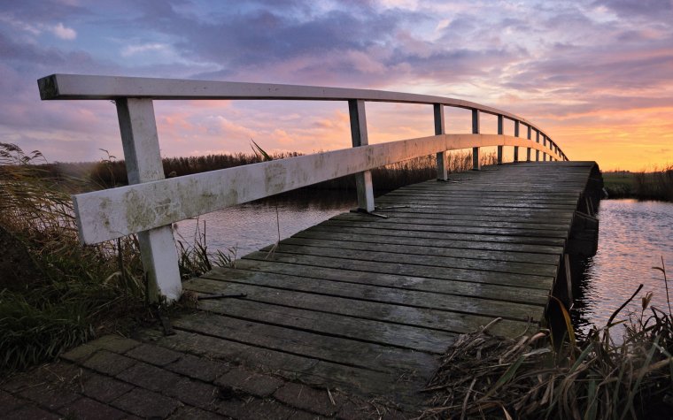 Мост через реку